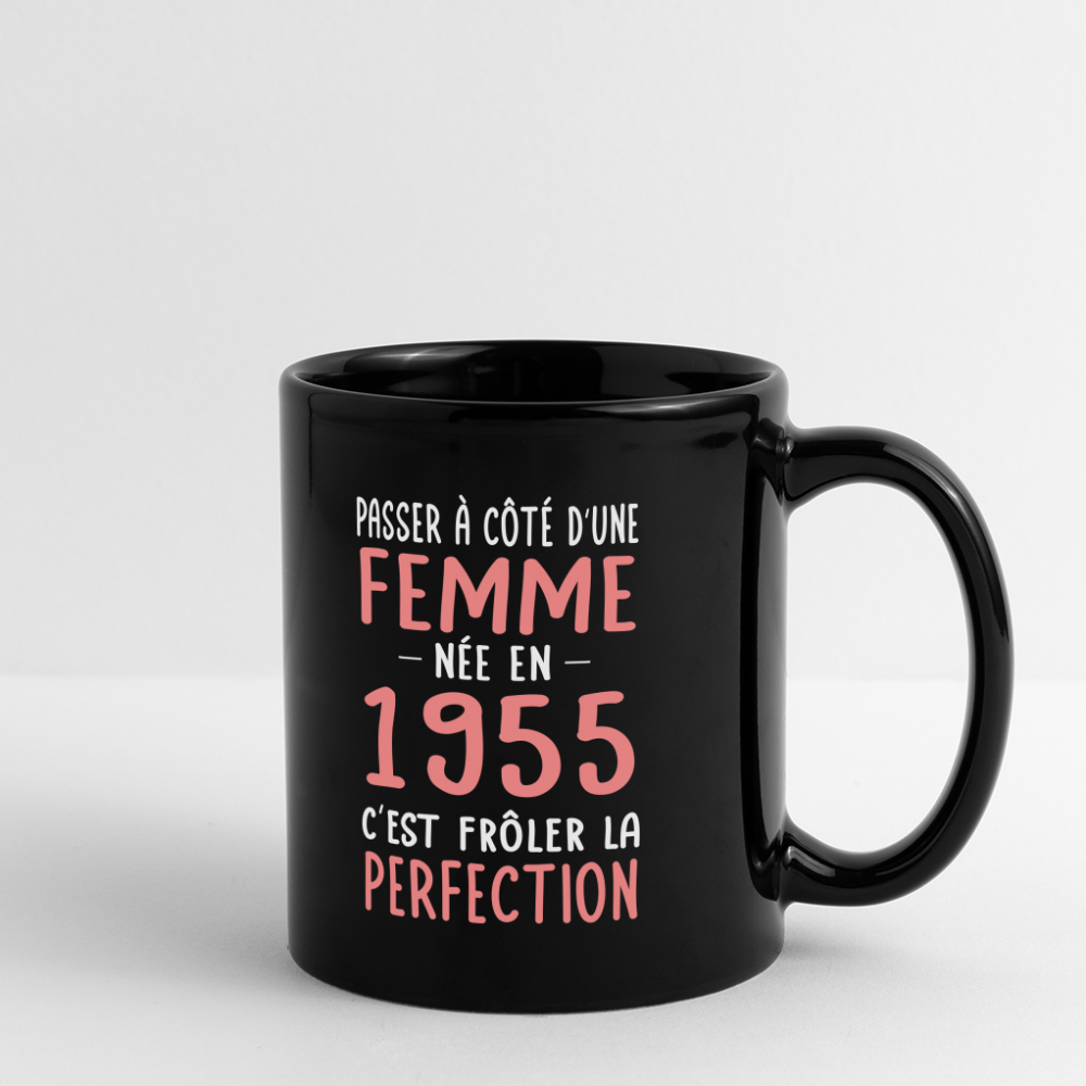 Mug uni - Anniversaire 70 Ans - Née en 1955 - Frôler la perfection - noir