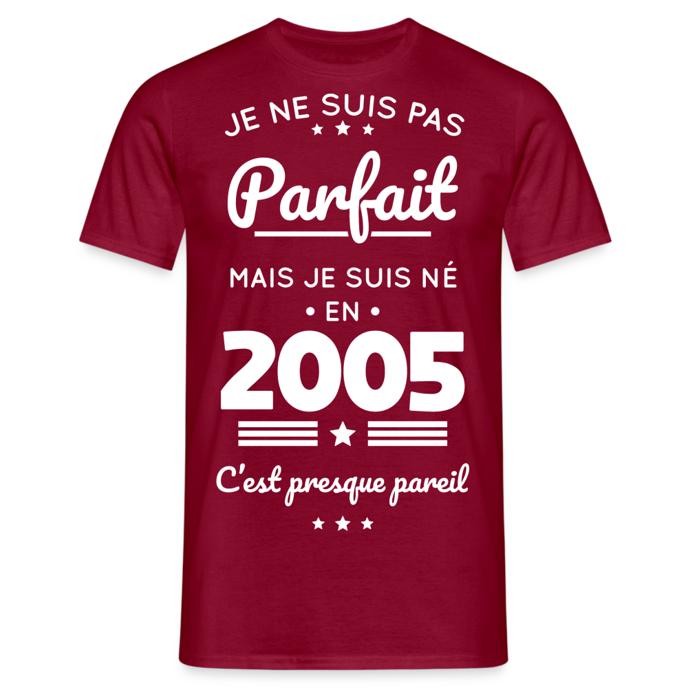 T-shirt Homme - Anniversaire 20 Ans - Pas parfait mais né en 2005 - rouge brique