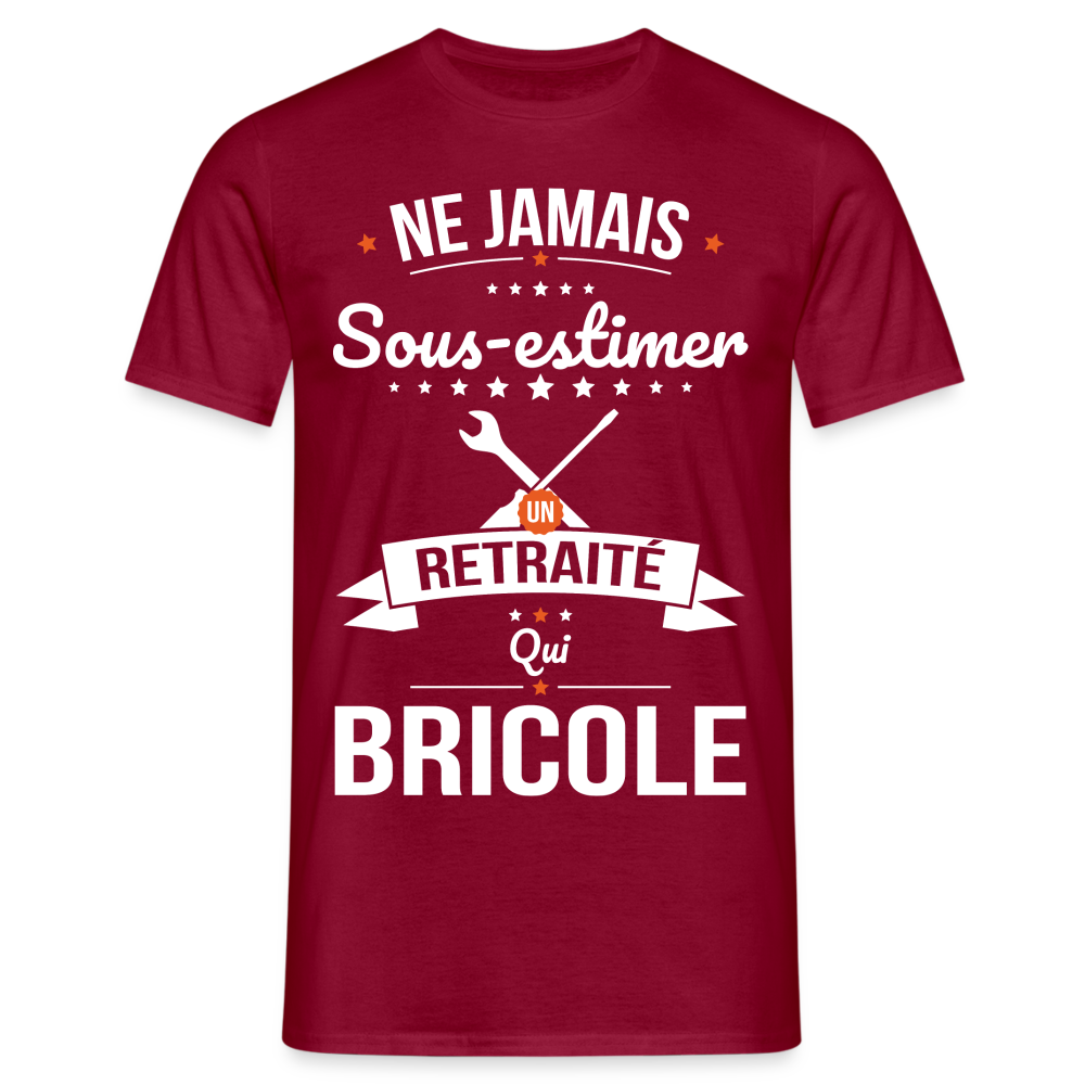 T-shirt Homme - Ne jamais sous-estimer un retraité qui bricole - rouge brique