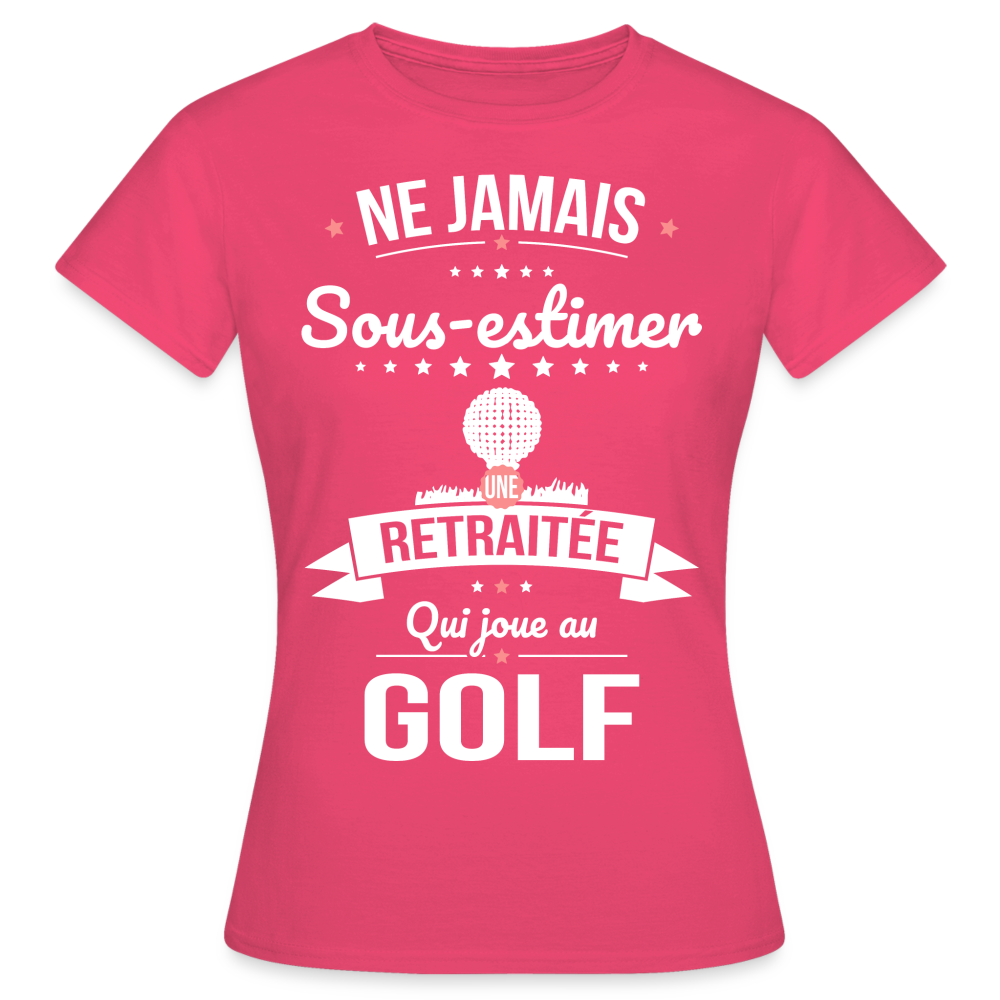 T-shirt Femme - Ne jamais sous-estimer une retraitée qui joue au golf - rose azalée