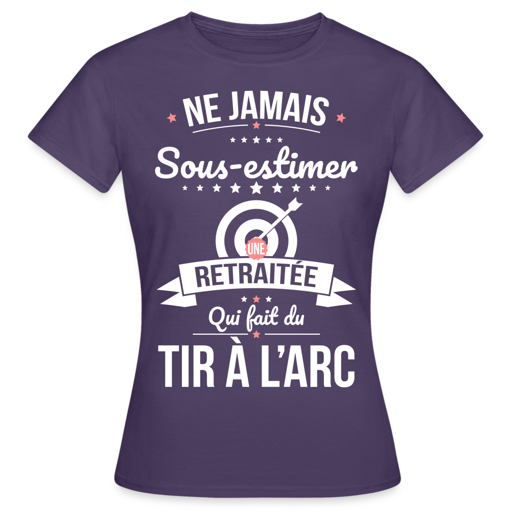 T-shirt Femme - Ne jamais sous-estimer une retraitée qui fait du tir à l'arc. - violet foncé