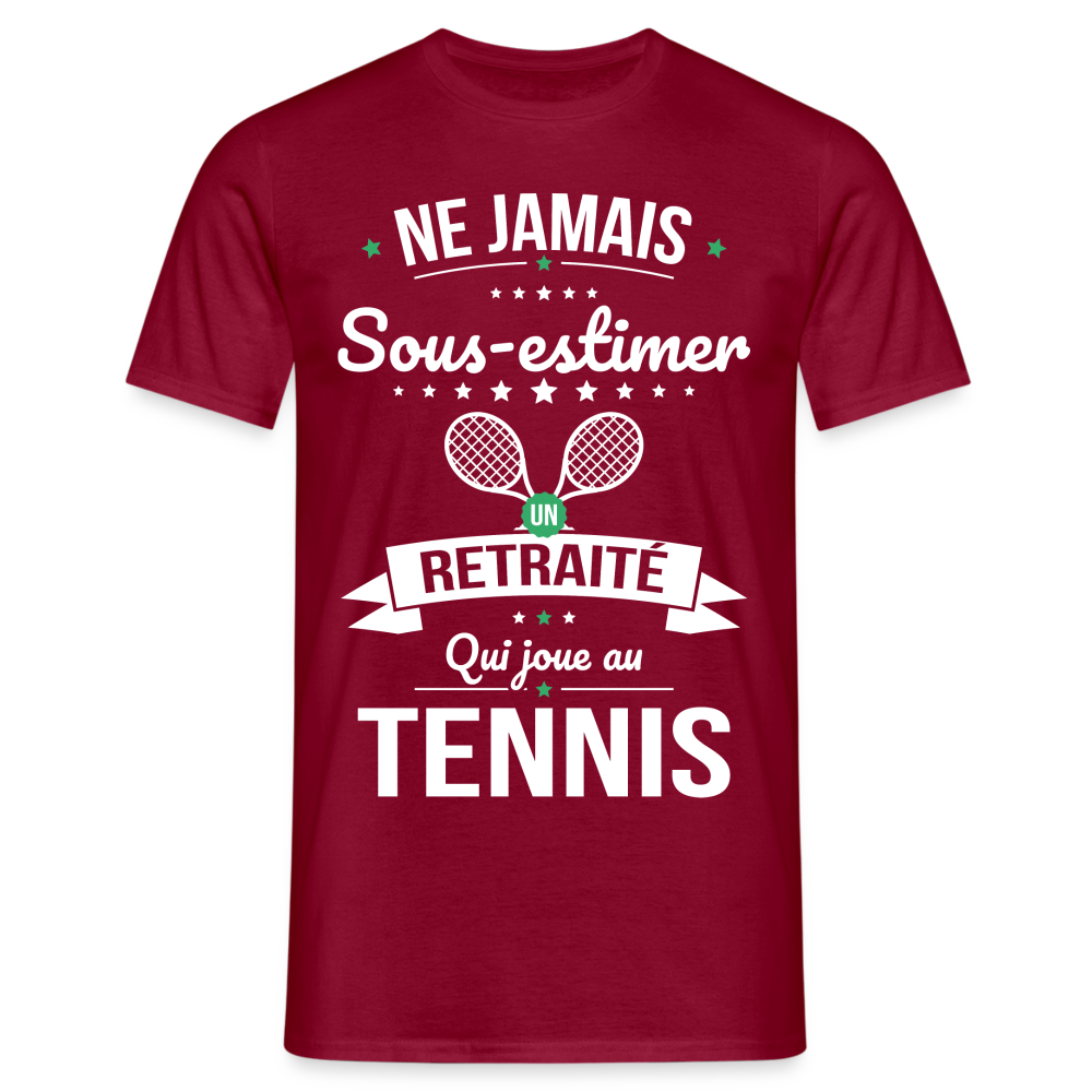 T-shirt Homme - Ne jamais sous-estimer un retraité qui joue au tennis - rouge brique