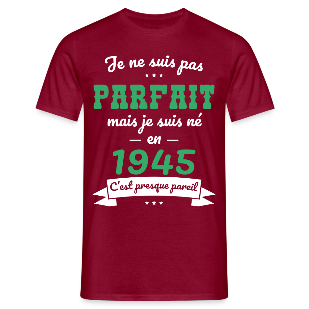 T-shirt Homme - Anniversaire 80 Ans - Pas parfait mais né en 1945 - rouge brique