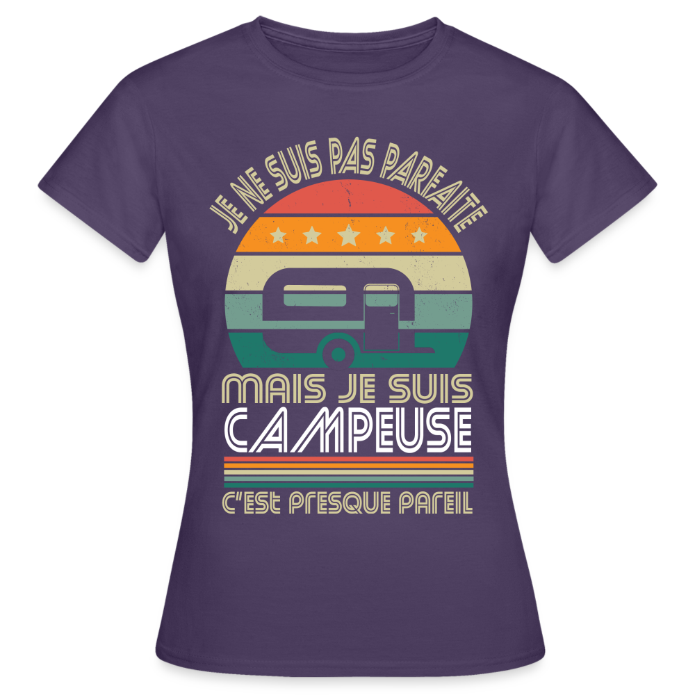 T-shirt Femme - Je ne suis pas parfaite mais je suis Campeuse - violet foncé