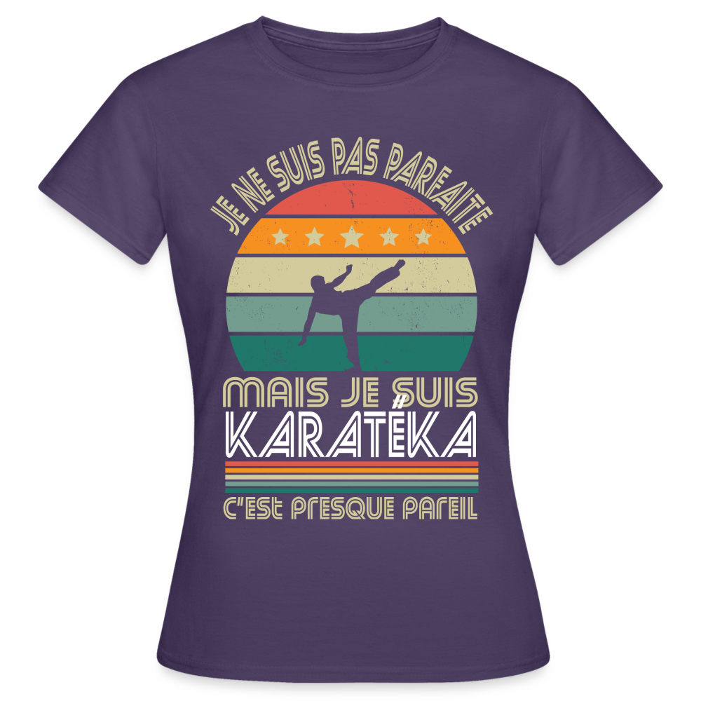 T-shirt Femme - Je ne suis pas parfaite mais je suis Karatéka - violet foncé