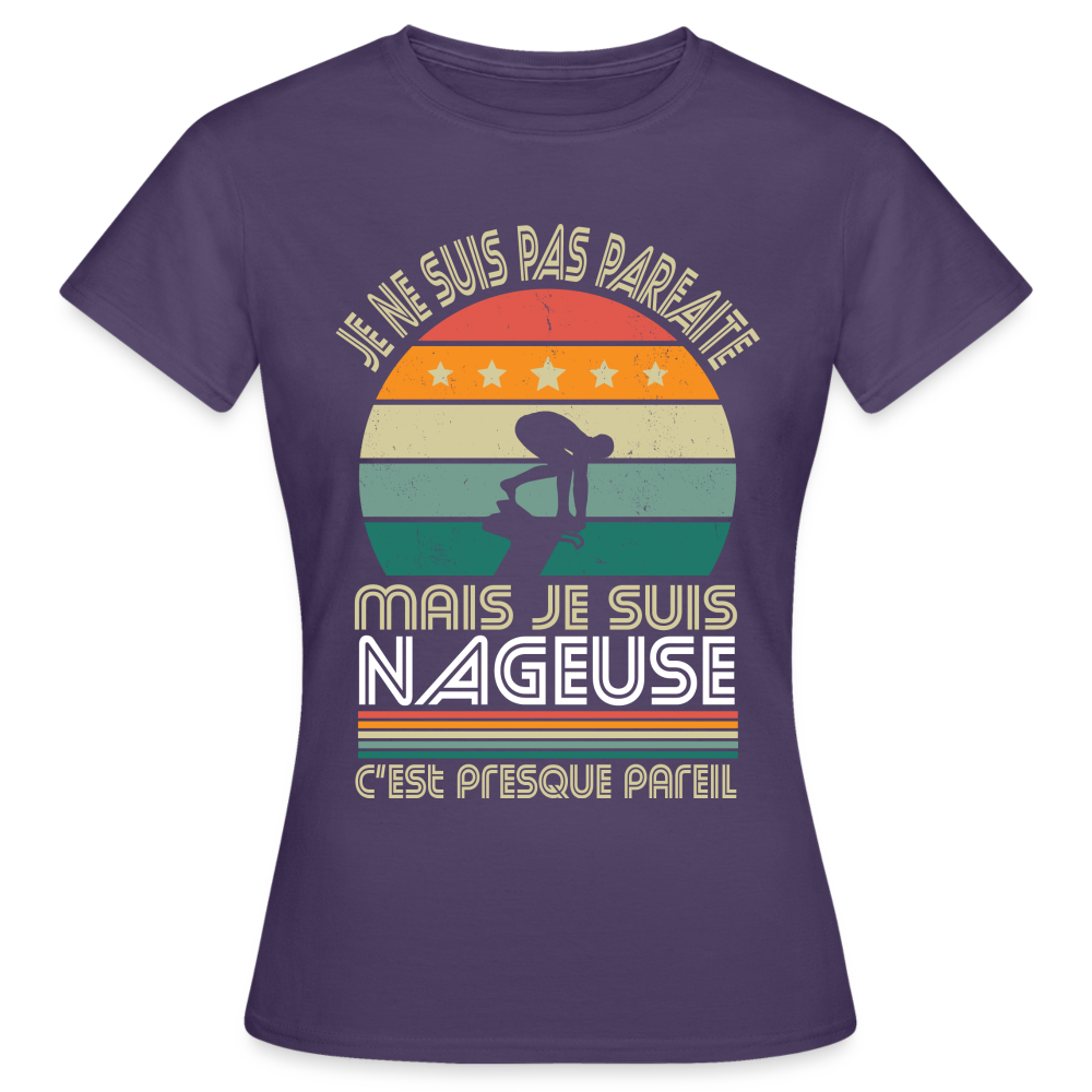 T-shirt Femme - Je ne suis pas parfaite mais je suis Nageuse - violet foncé